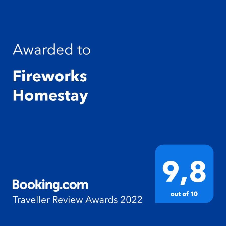 Fireworks Homestay Хойан Экстерьер фото
