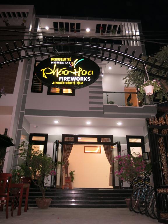 Fireworks Homestay Хойан Экстерьер фото