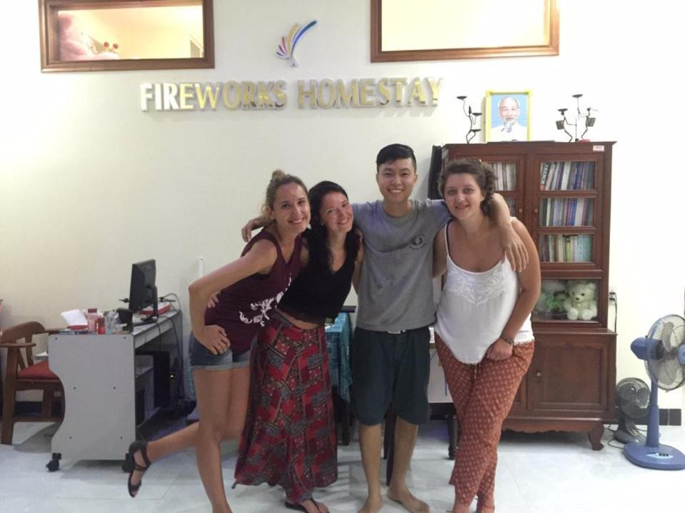Fireworks Homestay Хойан Экстерьер фото
